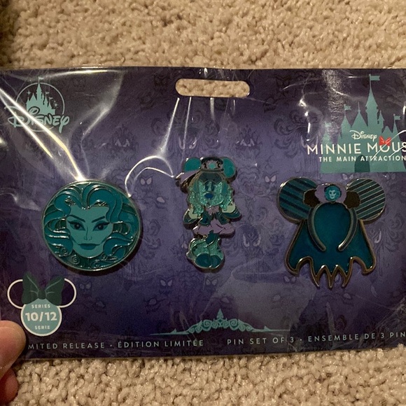 Minnie Mouse haunted mansion limited edition pin set the main attraction disney - Picture 1 of 4